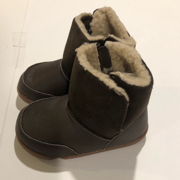 Carter’s Brown bucket boot Baby Boy Size 4 Stage 2 NWT - Picture 2 of 8